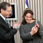 נשיא המדינה לאלמנות המלחמה: "עם ישראל מצדיע לכן"