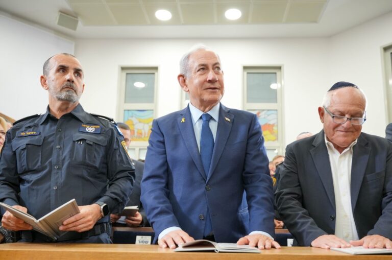 נתניהו בקריאת המגילה: "שוברים את ציר פרס"