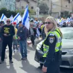 אלפים בצעדת המחאה בירושלים, שנפתחה בתפילה לשלום המדינה והשבת החטופים