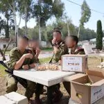 צה"ל חוגג פורים: 125,000 מגילות אסתר ואלפי משלוחי מנות לחיילים