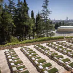 זוכרים את הגיבורים: כך תנווטו בקלות בבתי העלמין הצבאיים