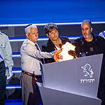 "לכבוד עם ישראל שנתן לי חיבוק ענק": רחל מאופקים הדליקה משואה