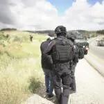 רכב החשוד כגנוב דרס לוחם יס"מ, כוחותינו פתחו במרדף