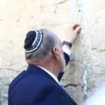 טראמפ שיגר פתק אישי להטמנה בכותל – זה מה שהיה כתוב בו