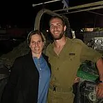 לחיים יש טעם של אדמה – אבל אני קמה כל בוקר בכל זאת