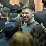 "אני והבאגס באני המפורסם": יאיר נתניהו הצטלם עם הארנב המצויר