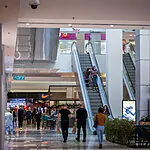 הישראלים חוזרים לקנות: זינוק ברכישות באשראי