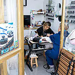 לא תאמינו מה קורה אצל המניקוריסטיות – וזה מציל חיים