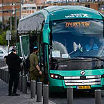"כמו הילדים שלי": המפגש המרגש בין לוחם חרדי לנהג מוסלמי בדרך לבסיס