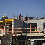בצל המלחמה: כך פועל השר לפתרון מצוקת הבנייה