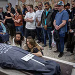 לצד המשך המרדף אחר המחבל: המונים ליוו את צאלה גז בדרכה האחרונה