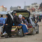 המוני עזתים נוטשים את הבתים, הפגנות סוערות נגד חמאס
