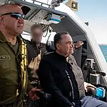 שר הביטחון: אנחנו מטפלים במידע שמעבירים האיראנים לחמאס