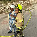 לוחמי האש חילצו מהלהבות את המשפחה והכלב