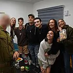 הוריו של שורד השבי: "לעת עתה עידן ואנחנו נשארים בארץ"