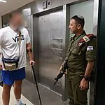 הביקור המרגש במחלקות השיקום: "צחקנו ולרגע שכחנו מה מסביבנו"