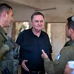 שר הביטחון לנשיא צרפת: "אל תאיימו עלינו בסנקציות"