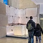 הכבוד, הוויכוח – וההכרעה: הוחלט גורלה של אבן הכותל שבנתב"ג