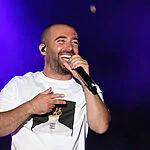 תסמינים של פרידה: עומר אדם שר מהלב באלבום חדש
