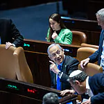 החזית הפוליטית מול איראן: האם ישראל בדרך לממשלת אחדות?