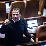 הושגו החתימות הדרושות לפתיחה בהליך ההדחה של איימן עודה