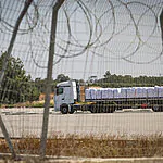 ירי מחוץ לציר: כוחות צה"ל סיכלו תנועת חשודים סמוך למתחם ההומניטרי