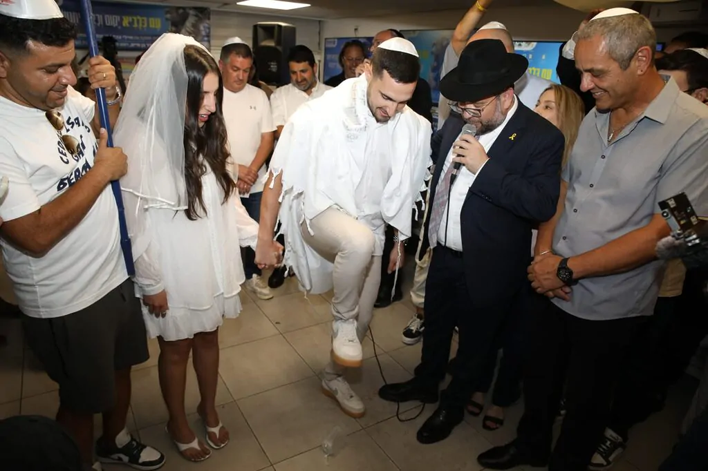 חתונה במוקד