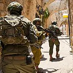 כוחותינו חשפו מעבדת מטענים בגזרת חברון – עשרות מבוקשים נעצרו