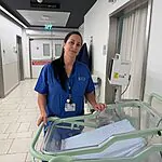 שיא בלידות תחת אזעקות: מיילדת אחת, שבע לידות