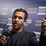 העבודה החדשה של עקיבא נוביק: "החלטתי לשווק מנגו"