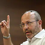 אב החטוף נשא את נכדו בברית – והתפלל לחזרת בנו