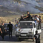 שבר את הרשת: שר הבריאות הסורי נצפה יושב ומחכה על הרצפה