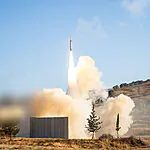 ארה"ב עצרה משלוח נשק לאוקראינה: ואיך ישראל קשורה?