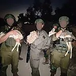 במקום למצוא מחבלים: הלוחמים סחבו עופרים לאורך קילומטרים | צפו