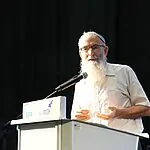 הרב יצא להגנת השופטים: "אסור להוביל לשבירת כלים"