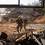 הלחץ על חמאס גובר: צה"ל מתקדם בעזה – קולות בארגון תומכים בכניעה