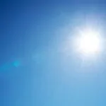 חם לכם מהשמש? אל תברחו ממנה – היתרונות הבריאותיים שכדאי לדעת