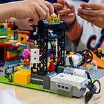 500 שקלים על נעל שנראית כמו קוביית לגו: זה להיט ההנעלה הבא?