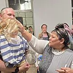 מרגש: הסבתא חגגה חלאקה לנכד במקום שבו נרצח הסב