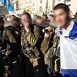 תיעודים חדשים: לוחמי חטיבת החשמונאים קיבלו את הכומתות בכותל