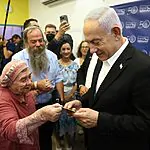 נשמרה עבורו במשך יובל: המתנה המיוחדת שקיבל נתניהו