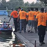 חילוץ בלב האגם המזוהם: הצוללנים שנערכים לחילוץ נפגעים | צפו