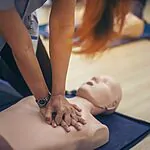החייאה כחלק מלימודי נהיגה: מהפכה בבחינות התאוריה