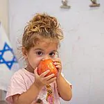 זינוק חד בצריכת המזון: מה אוכלים הישראלים סביב השולחן?