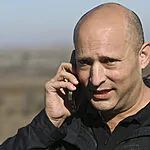 האקרים איראנים טוענים שהצליחו לפרוץ לטלפון של בנט – כך הוא הגיב