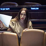 המשטרה פשטה על משרדה של השרה גולן בירושלים