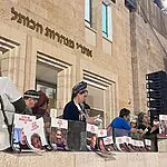 אם החטוף טמנה פתק בכותל: "תפילה אחת לי אליך"