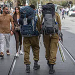 להיות חייל 'ספרא וסייפא': מענדל ראטה נשא דברים באזכרה של הלוחם שנפל