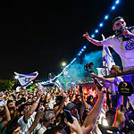 על טנדר עם חיוך גדול: מתן אנגרסט חזר הביתה