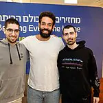"היום הוא יום חדש": רביד פלוטניק הופיע בפני שורדי השבי